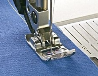 PFAFF - Pressure Foot w/ IDT - Normal (D,E) #820250096