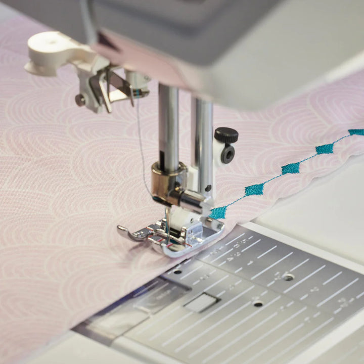 Husqvarna Viking Epic Quilt 97 - With Bonus Quilting Kit