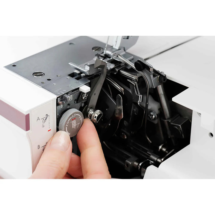 HUSQVARNA VIKING AMBER Air S 500 - Coverlock Machine