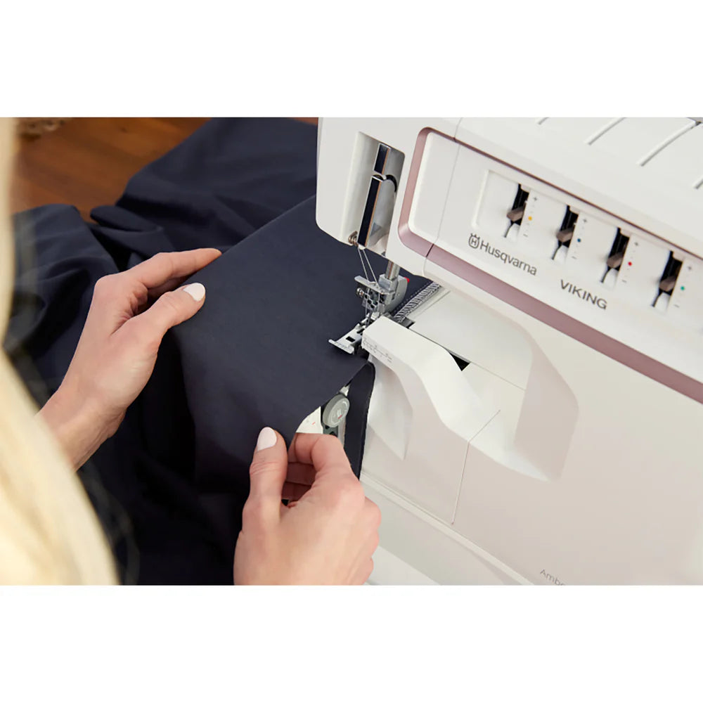 HUSQVARNA VIKING AMBER Air S 500 - Coverlock Machine