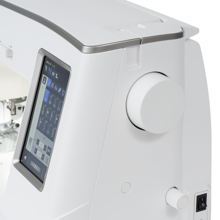 Janome Skyline S8