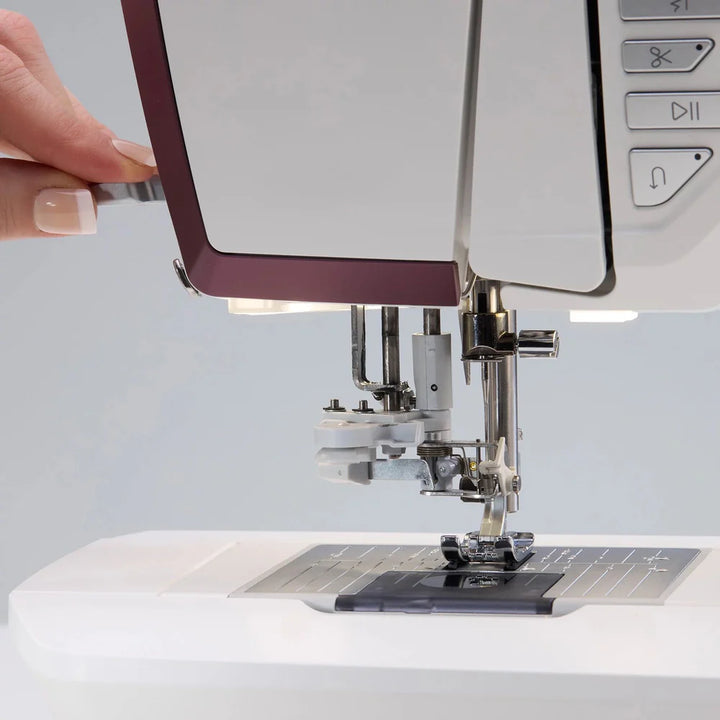 HUSQVARNA VIKING DESIGNER TOPAZ 65 - Sewing & Embroidery Machine